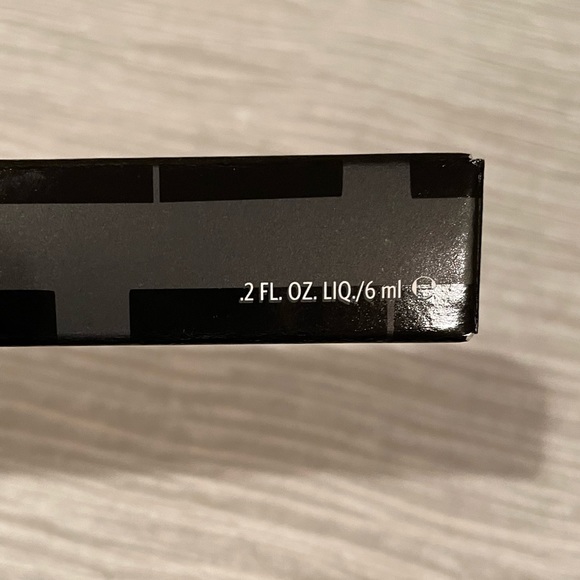 BOBBI BROWN In the Buff Lip Gloss with Compact - Picture 3 of 9